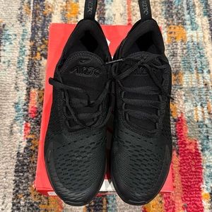 Black Nike air max 270 size 7 grade school